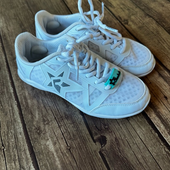 📣Rebel Ruthless White Cheer Shoes - Youth size 3 - Picture 1 of 5